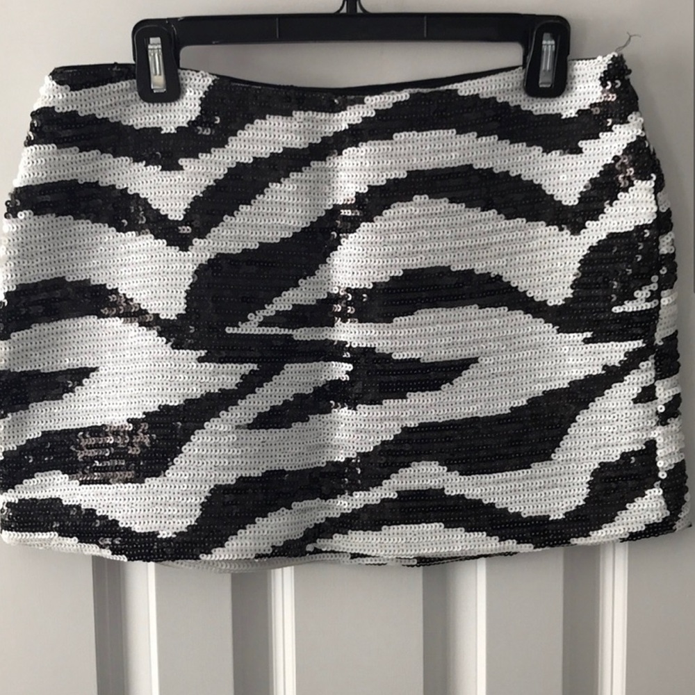 BEBE SKIRT